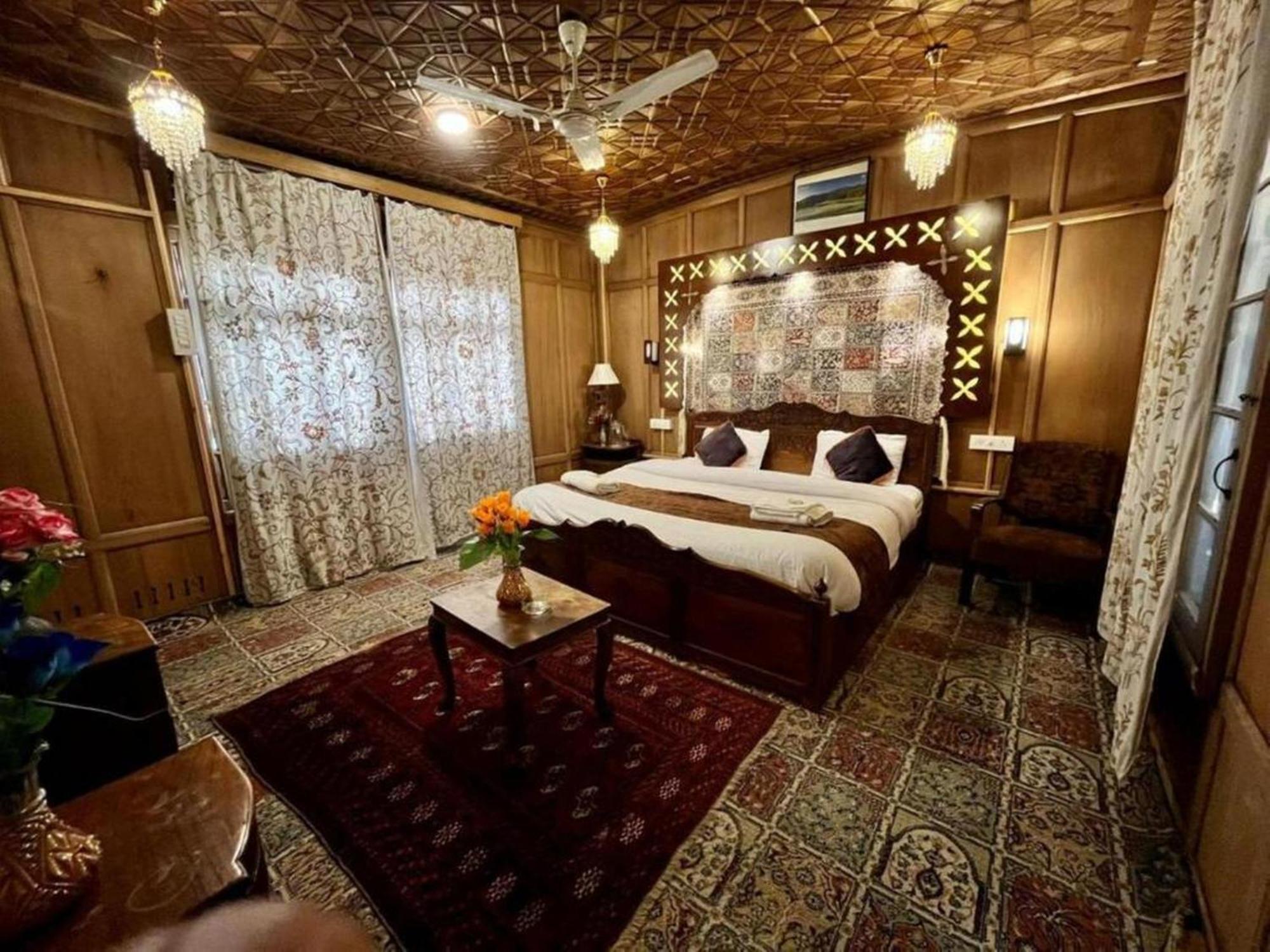 Hotel Floating Luxury Group Of Houseboats Srīnagar Zewnętrze zdjęcie