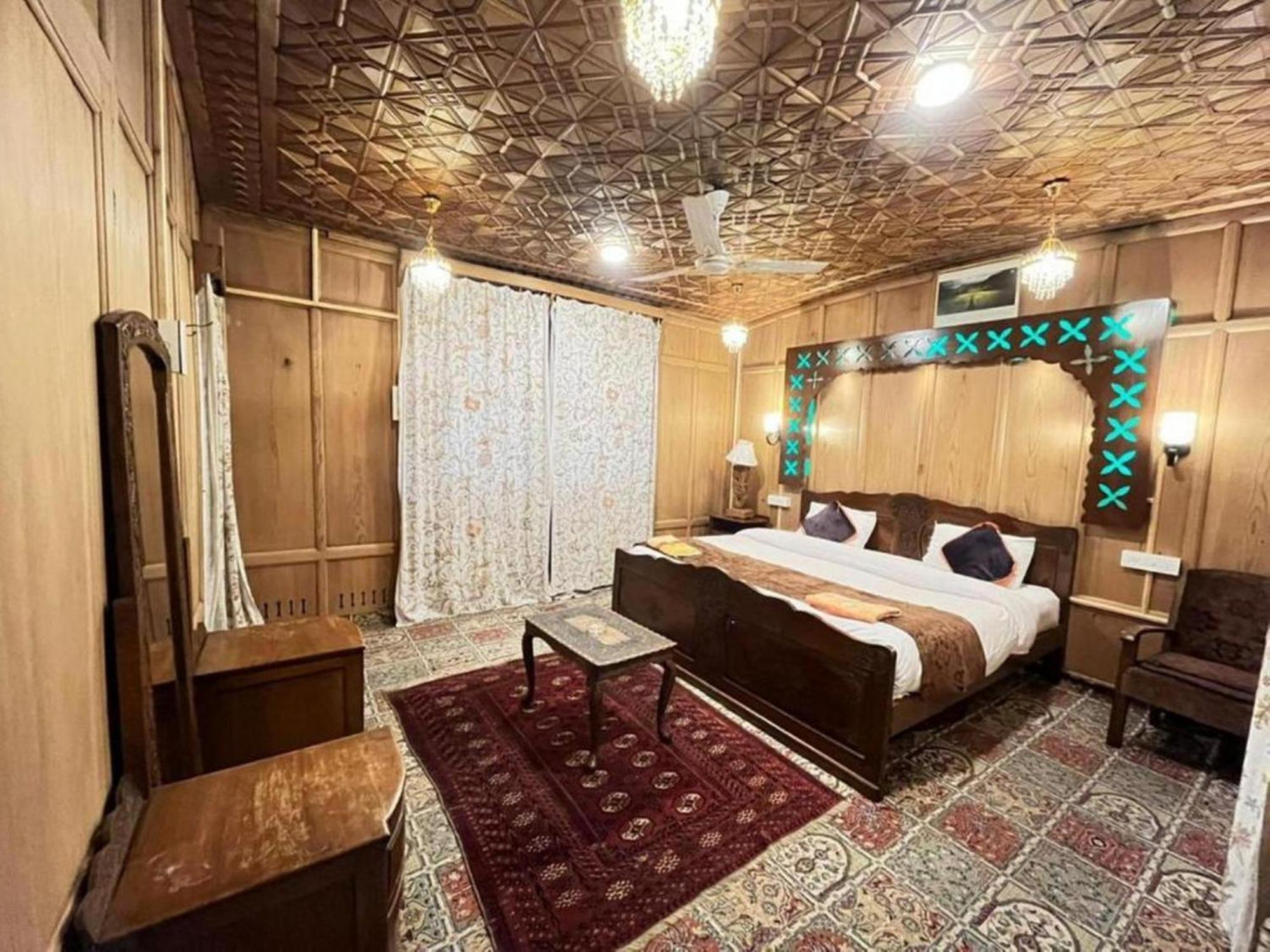 Hotel Floating Luxury Group Of Houseboats Srīnagar Zewnętrze zdjęcie