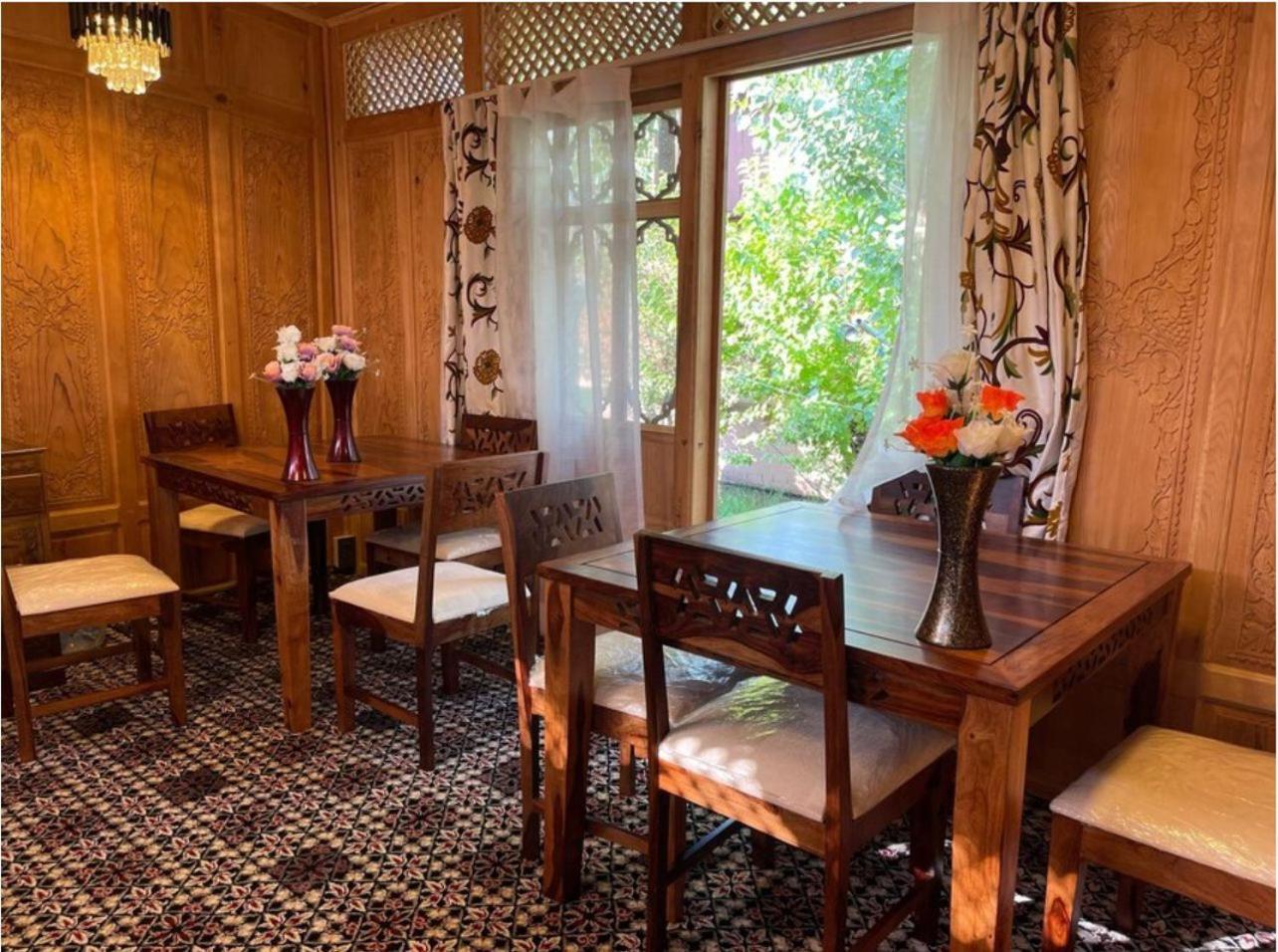 Hotel Floating Luxury Group Of Houseboats Srīnagar Zewnętrze zdjęcie